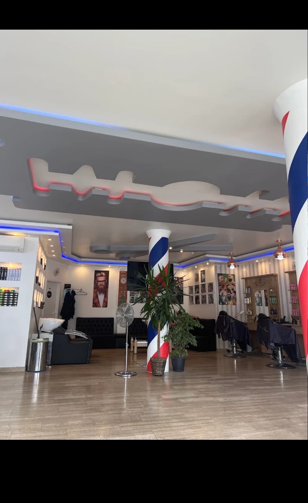 Salon Innenraum mit klassischem Barber Pole