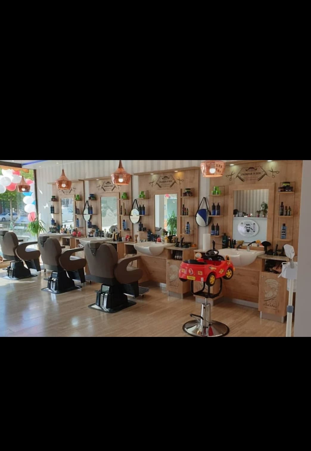 Salon bei der Eröffnung